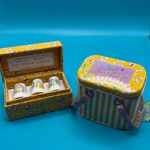 Muffy Vanderbear The Sewing Lesson tin and collectible thimble collection